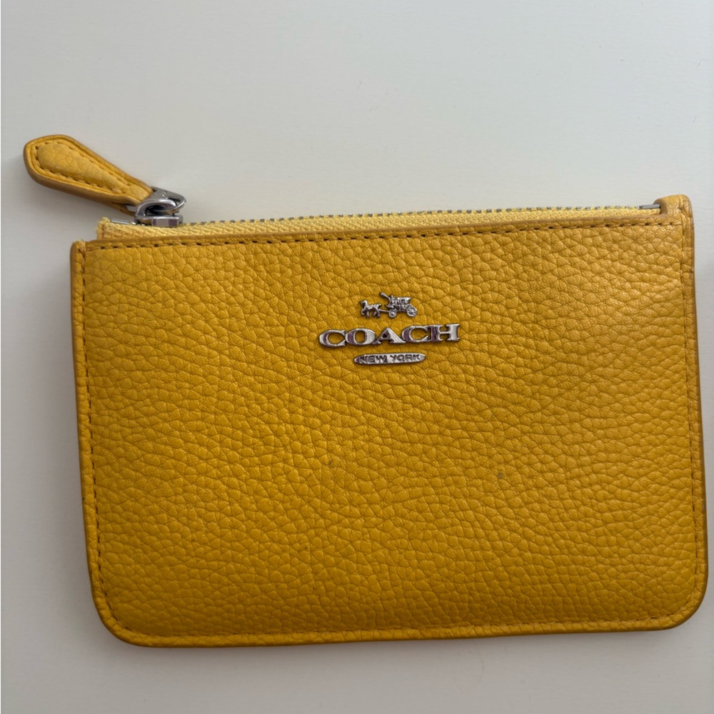 💥SOLD💥Coach Mustard Leather Key Holder